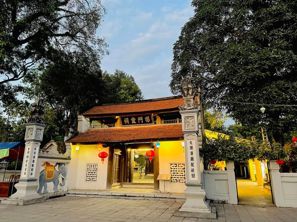 Di tích lịch sử Đền Hát Môn